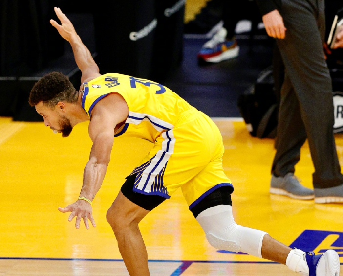 赛地聚焦：法国杯赛前热度飙升，西汉姆篮板制胜，质疑声仍在，轮换策略成焦点的简单介绍